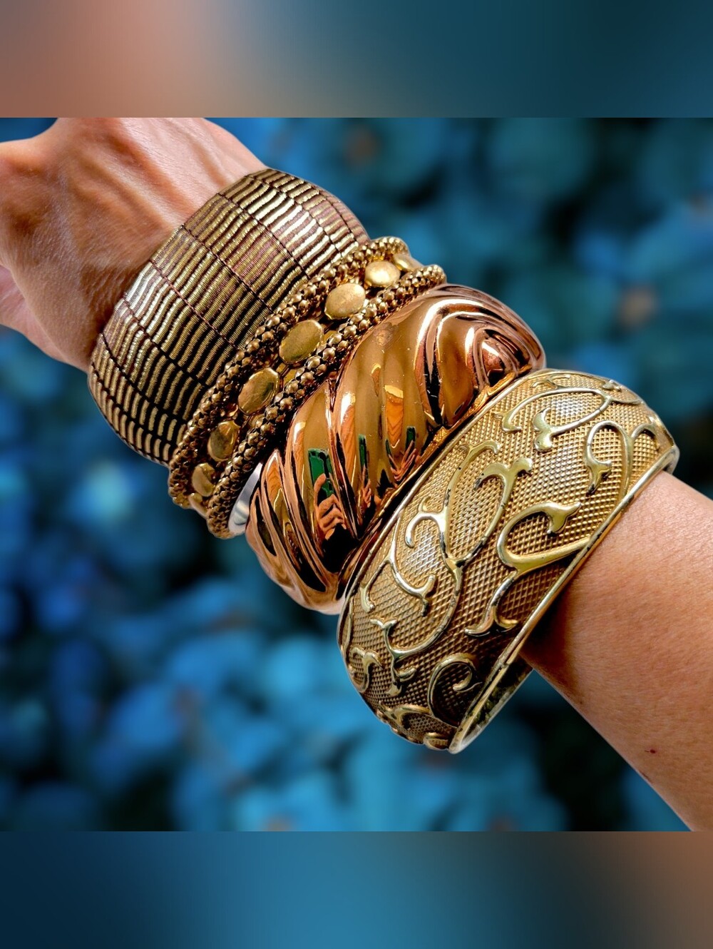 Chunky Y2K Gold/Bronze Tone Textured Stacked Boho Bangle Bracelet Set [4pc]